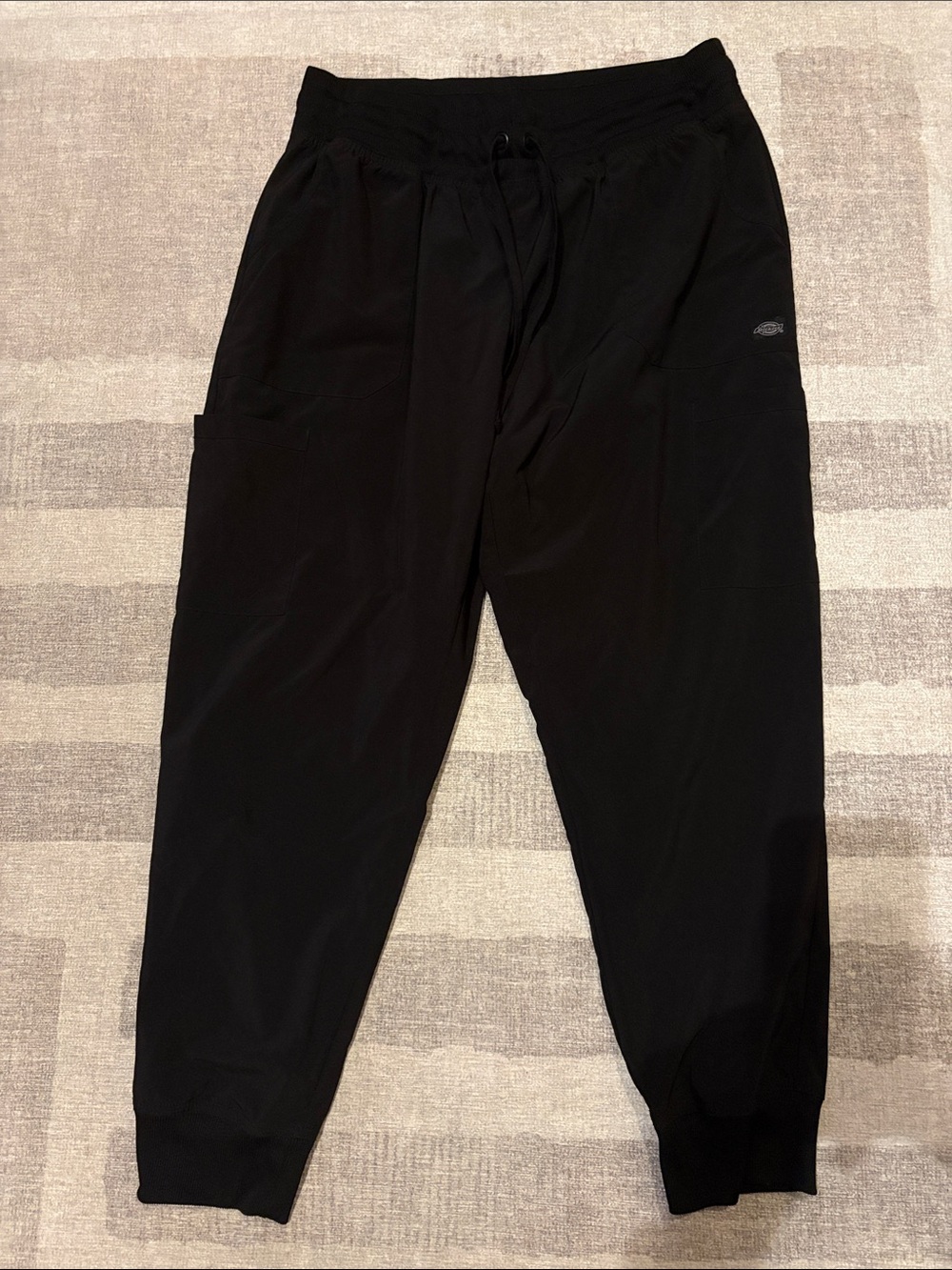 Dickies Women’s Mid Rise Cargo Jogger Scrub Pant -Black